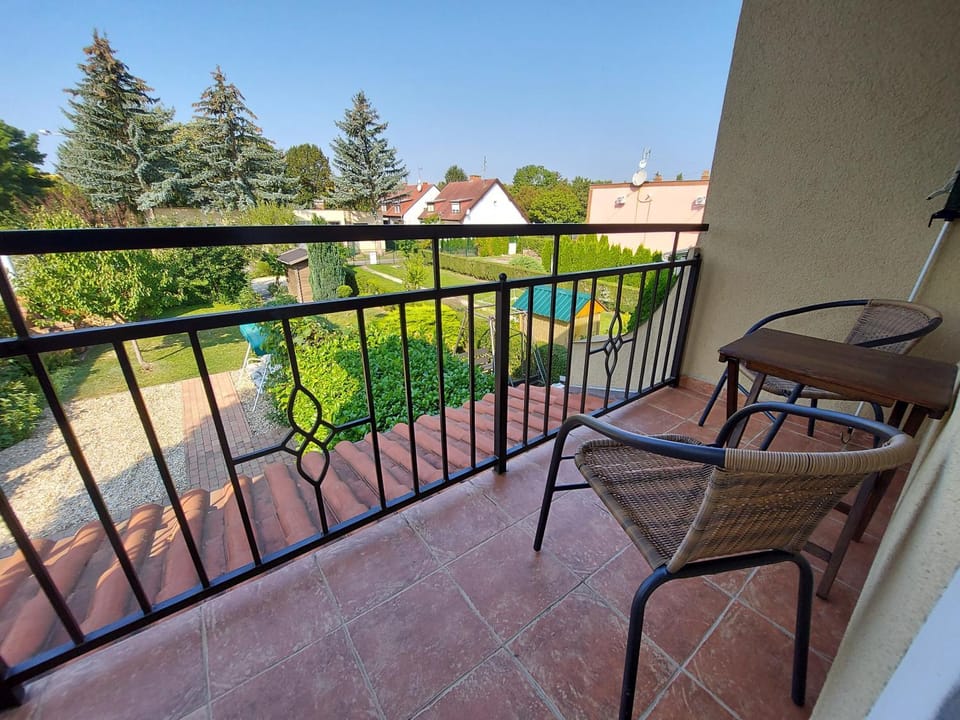 Balcony/Terrace, Garden view