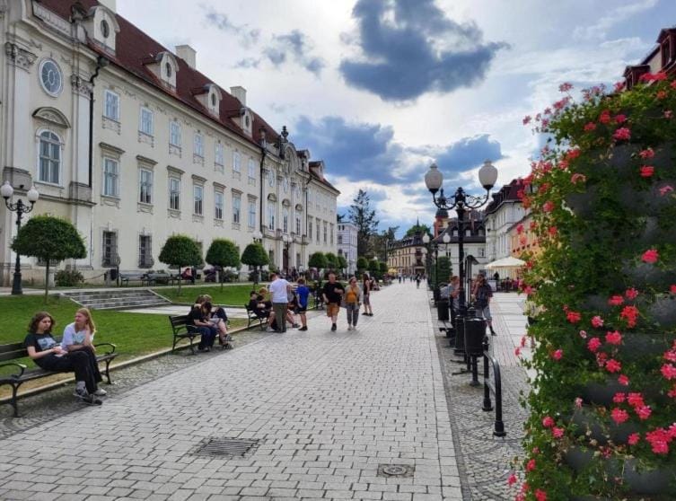 Urocze studio w sercu Cieplic Apartment in Lower Silesian Voivodeship