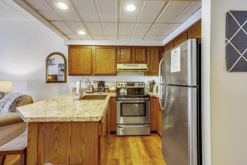 Pico C103 House in Mendon