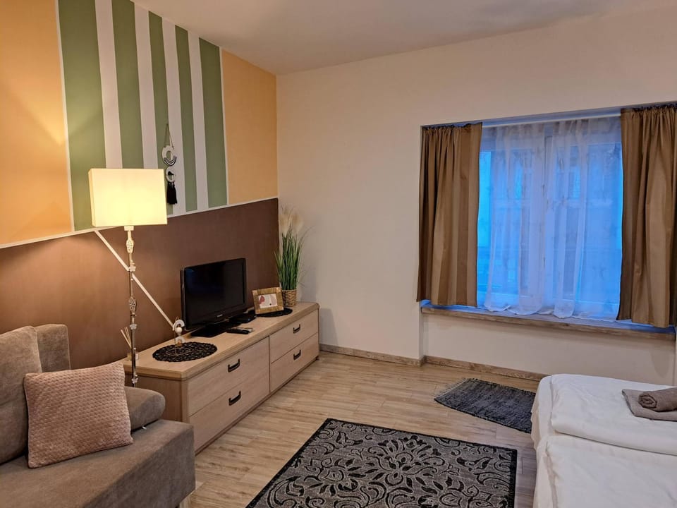 TV and multimedia, Bedroom, wardrobe