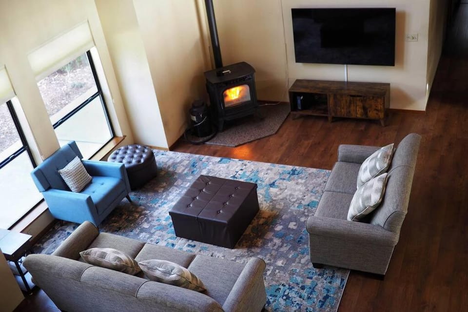 Communal lounge/ TV room, TV and multimedia, Living room, Seating area