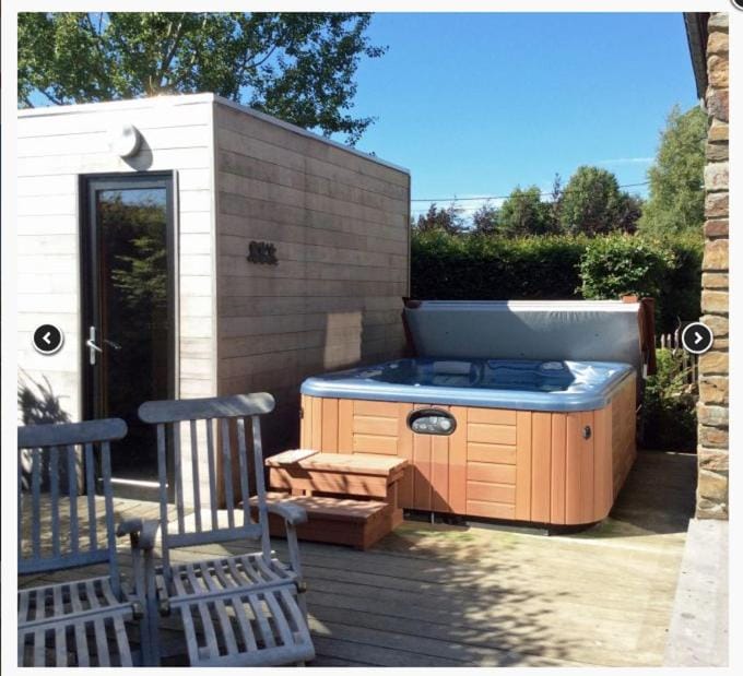 Day, Hot Tub