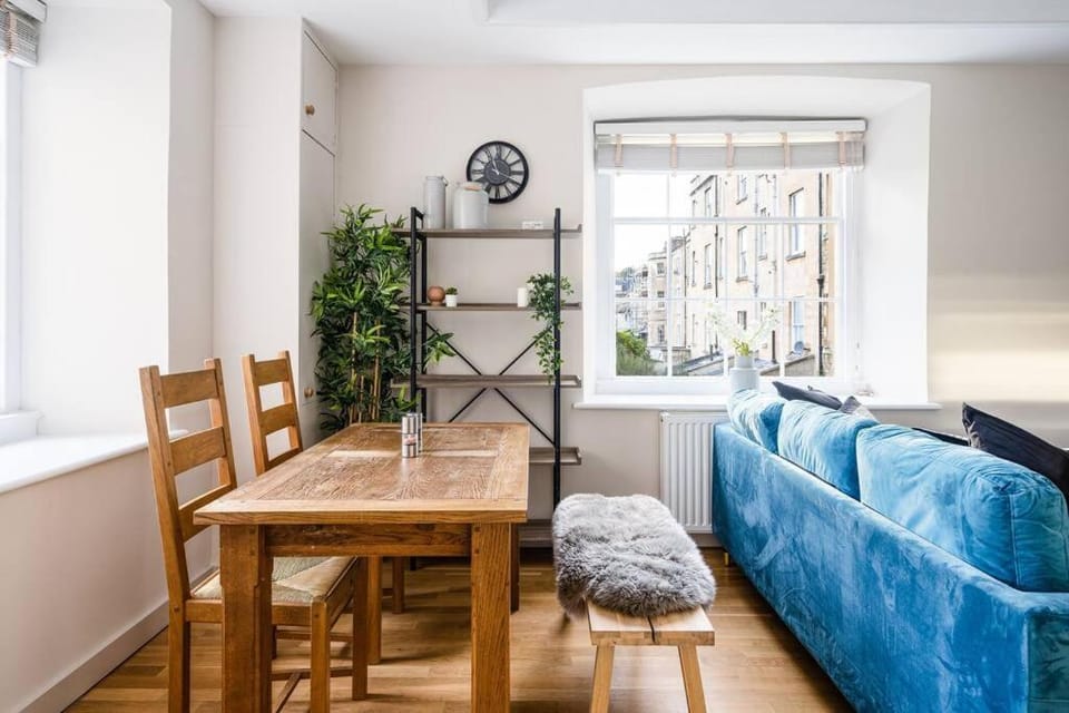 Fantastic, Spacious 2 Bedroom Apartment in Converted Chapel House in Bath