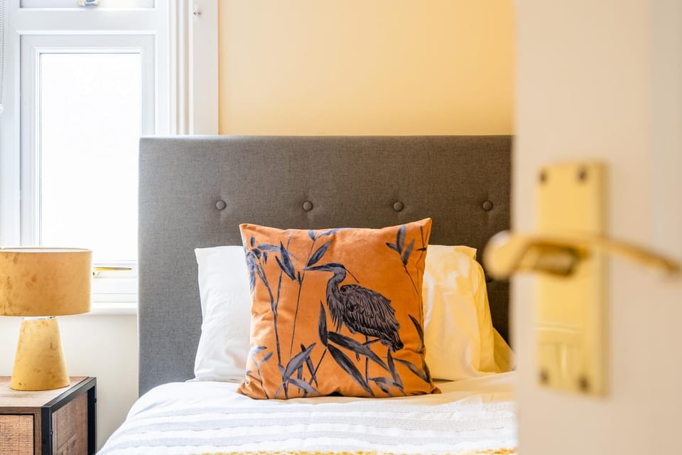 Fantastic, Spacious 3 Bedroom House With Garden House in Bath