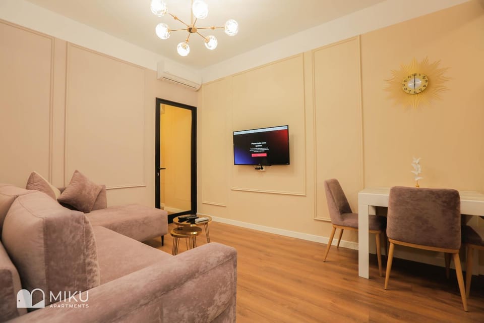 Communal lounge/ TV room, TV and multimedia, Living room, Seating area