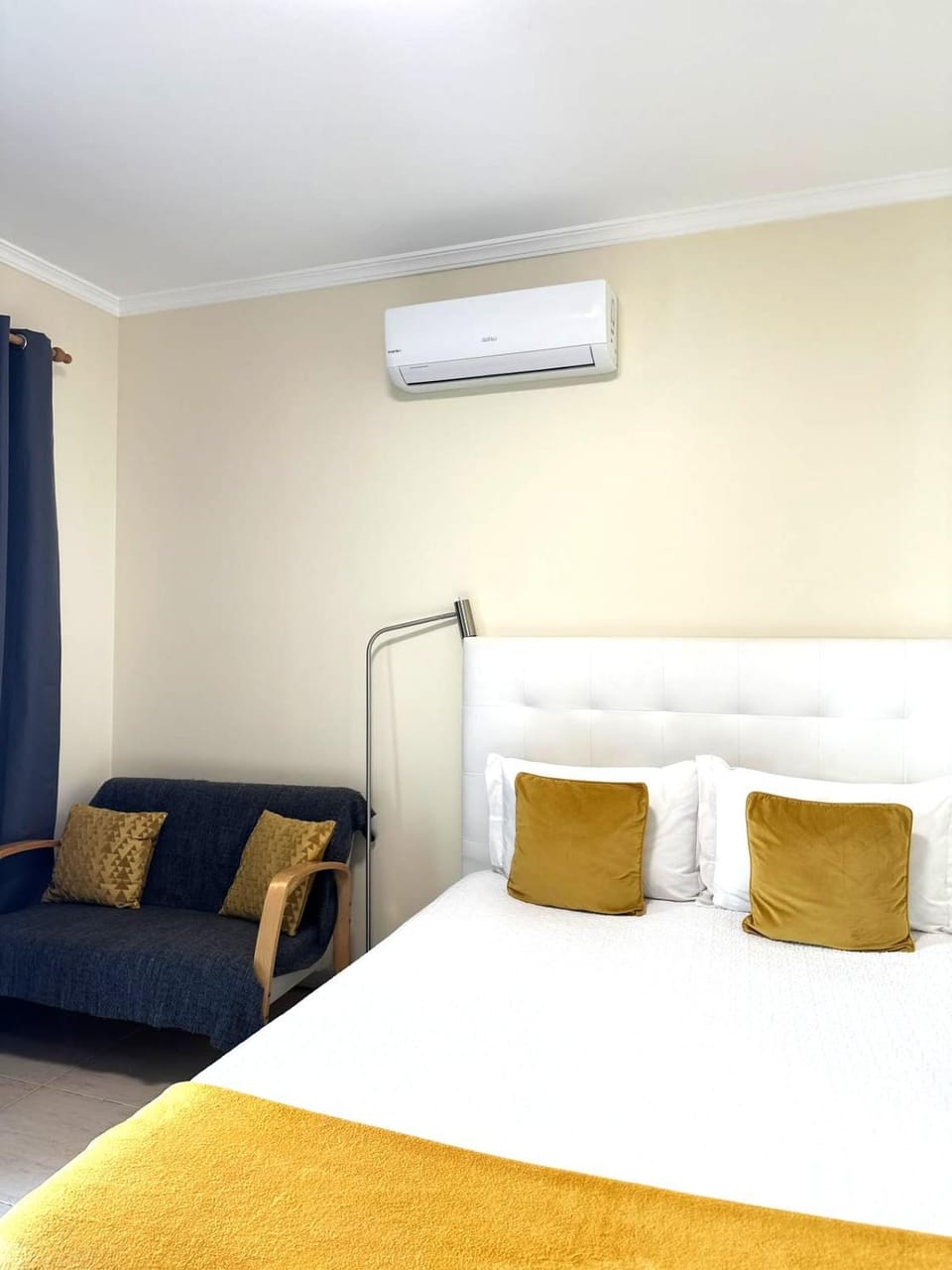 Bed, air conditioner