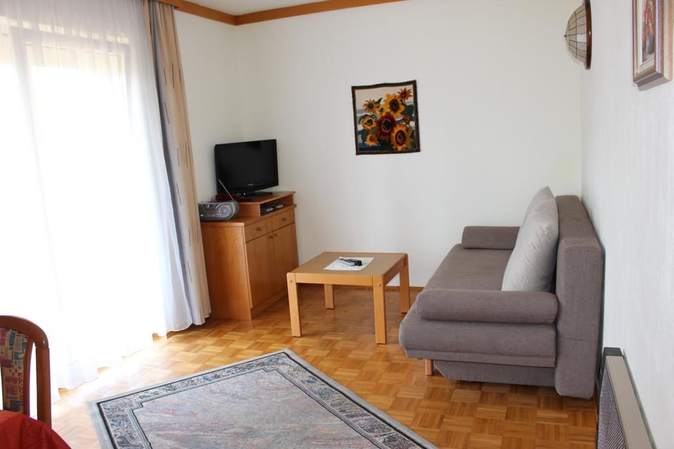 TV and multimedia, Photo of the whole room