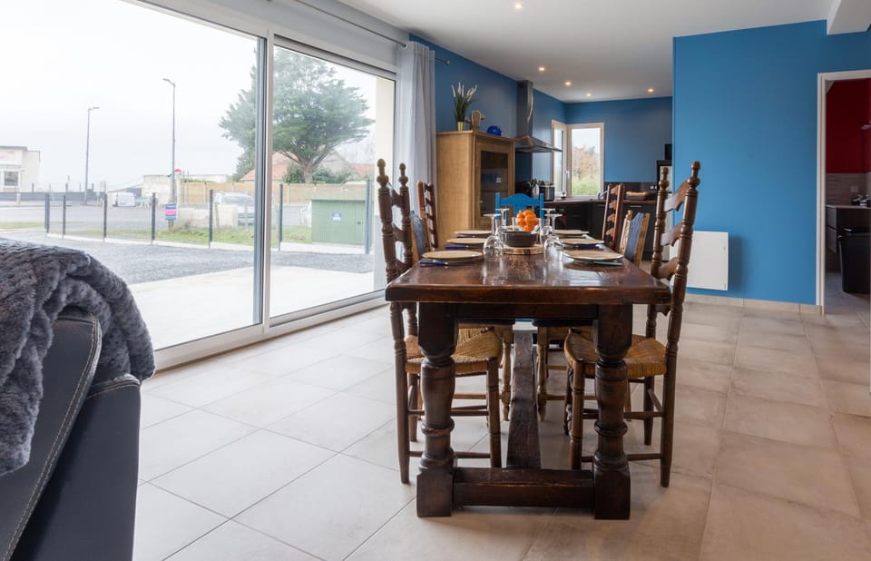 View (from property/room), Dining area, City view