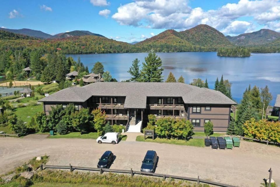 Deluxe Suite-sur-Lac Superieur - Tremblant Versant Nord Apartment in Ontario