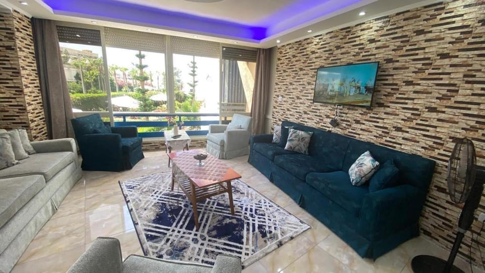 Salah Eldin 2 bed rooms Super Lux Chalet apartment , Garden&sea view, first floor , Family only سوبر لوكس شاليه دور اول المعموره الشاطىء اسكندريه Mamoura Alexandria مع كارنيهات الدخول طول السنه و الشاطىء الخاص من اول مايو لنهايه اكتوبر للعائلات Apartment in Alexandria
