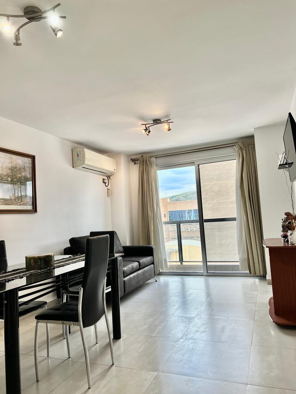 Communal lounge/ TV room, Natural landscape, TV and multimedia, View (from property/room), Balcony/Terrace, Seating area, Dining area, air conditioner
