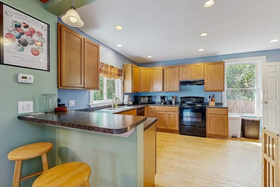 Kitchen or kitchenette, Dining area, oven, stove, kitchen