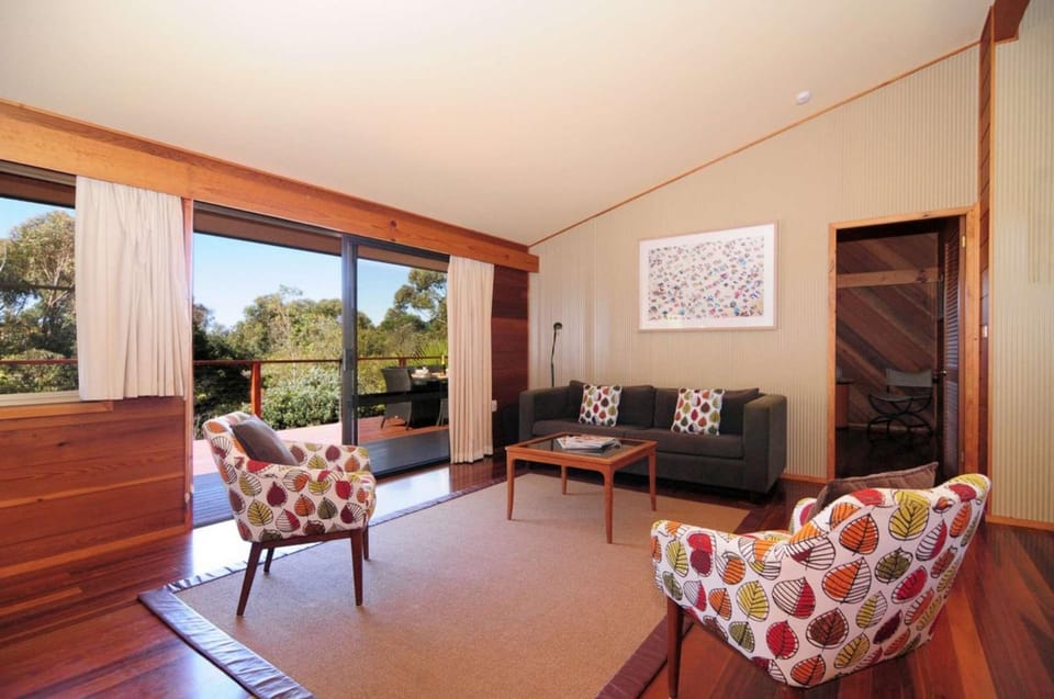 The Hideaway - beach home with large deck House in Vincentia