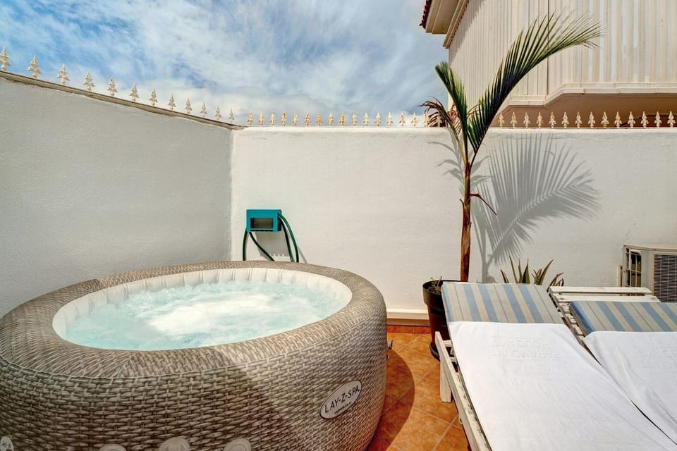 Hot Tub, Solarium