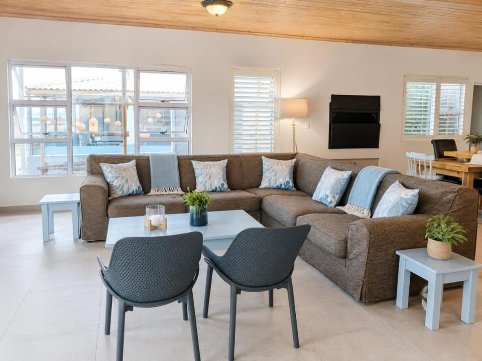 Communal lounge/ TV room, BBQ facilities, Evening entertainment, Entertainment