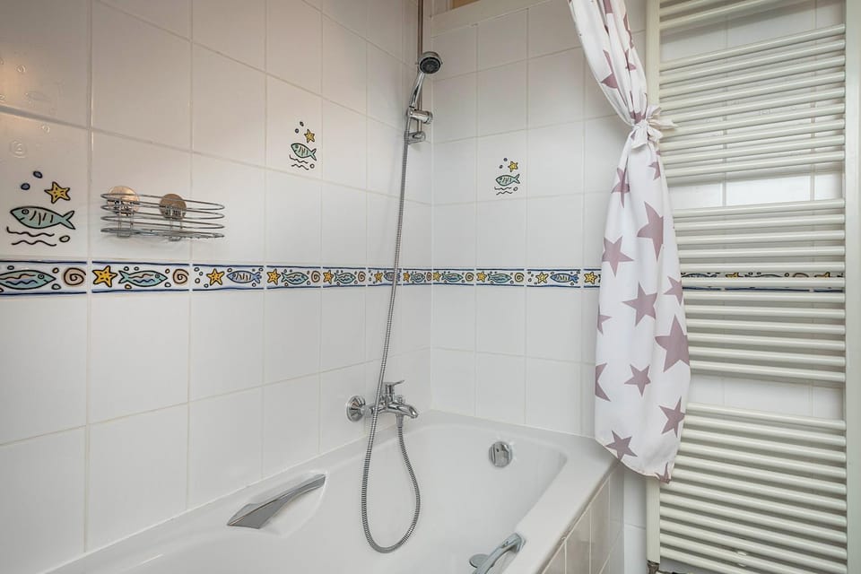 Bathroom, Living room