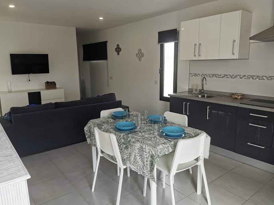 Dining area, kitchen