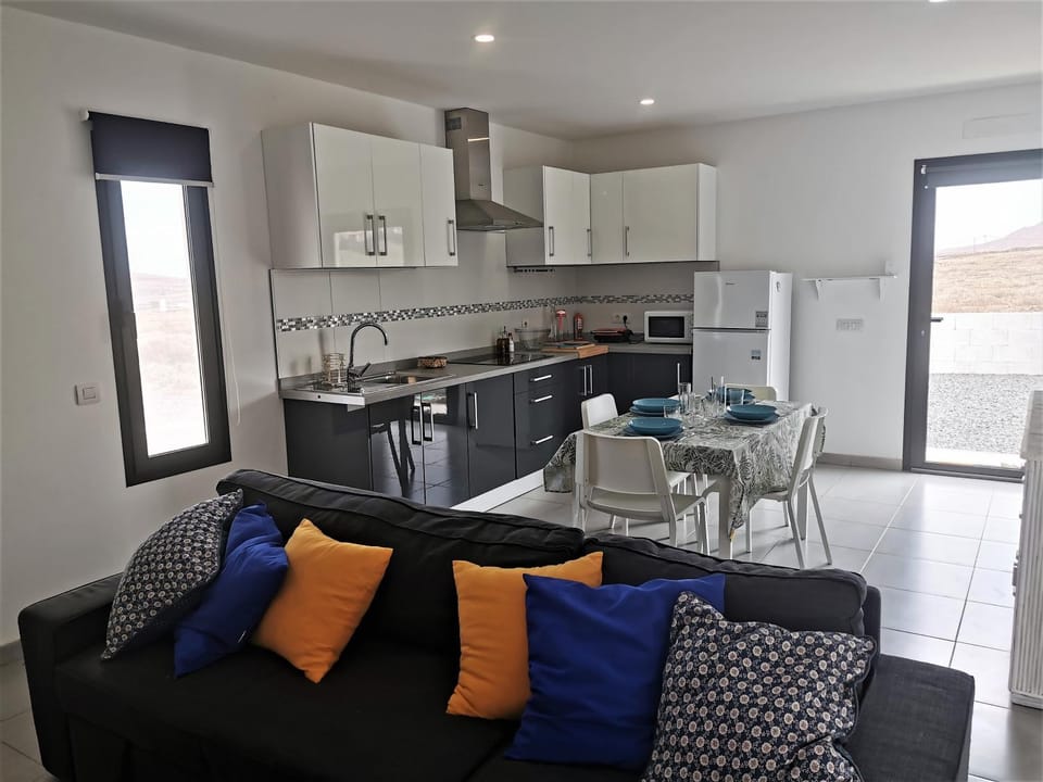 Dining area, kitchen