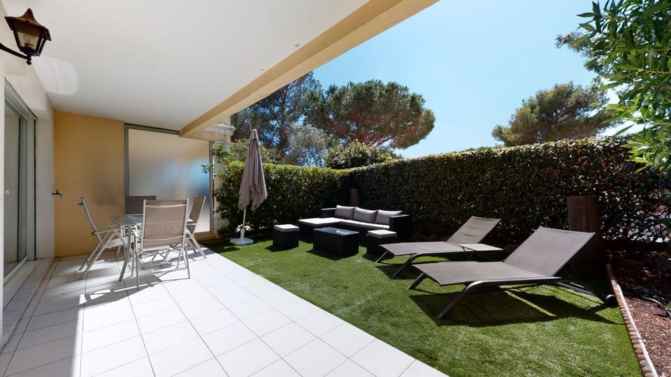 Patio, Garden, Garden view, sunbed