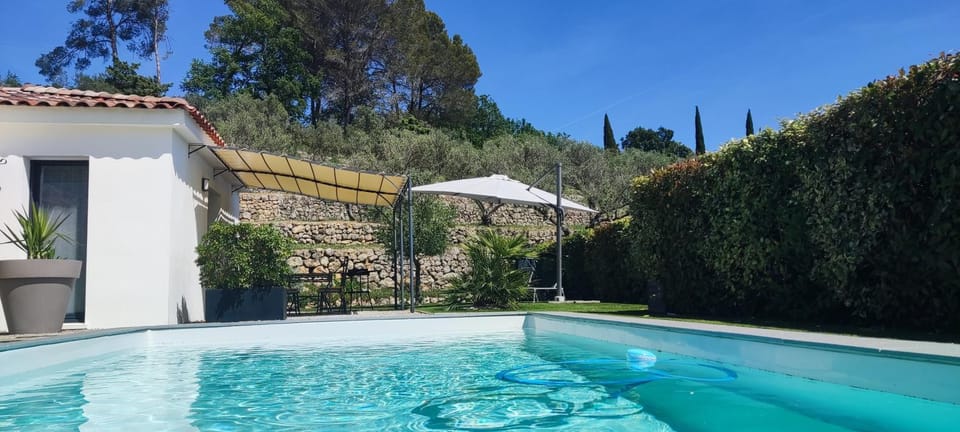 Villa Maya Blanca entre côte d́́́ Azur et gorges du Verdon et recharge voiture électrique Apartment in Lorgues