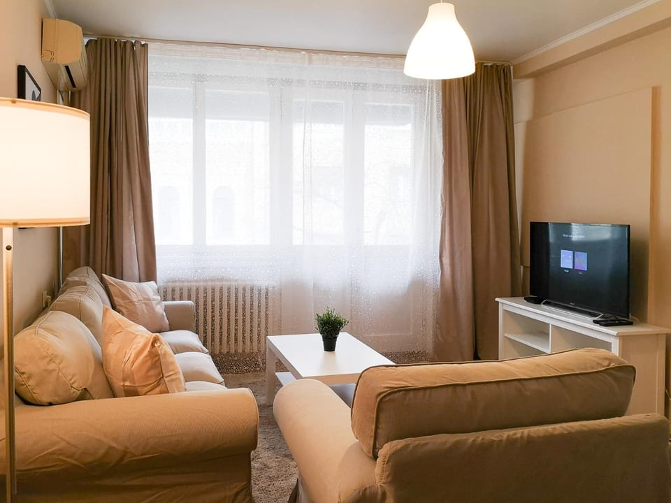 TV and multimedia, Living room, Photo of the whole room, Seating area