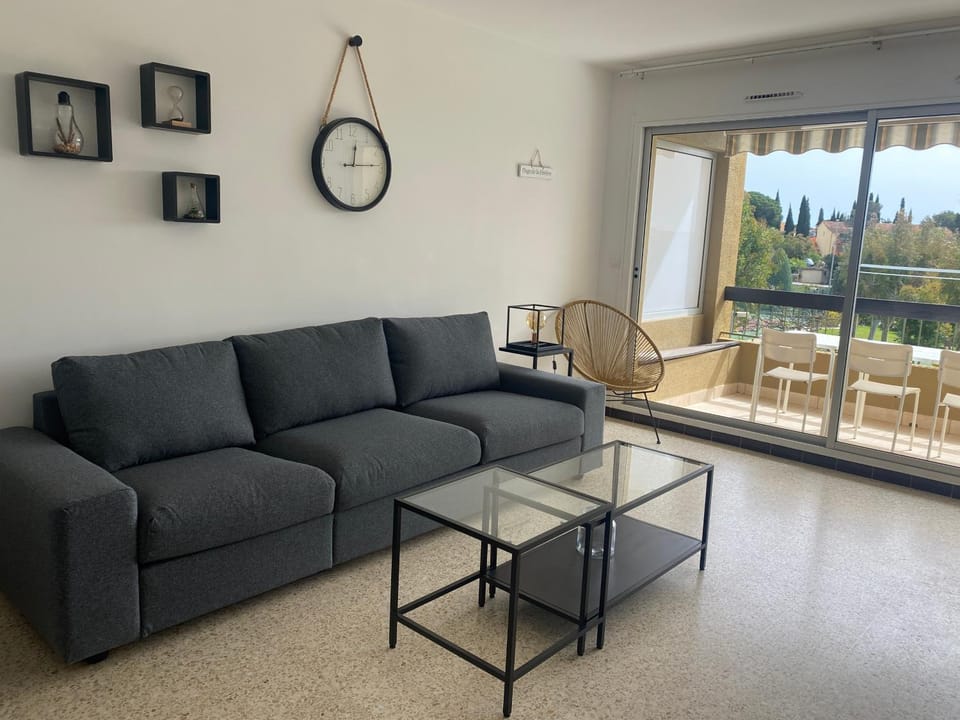 Patio, View (from property/room), Balcony/Terrace, Living room, Seating area