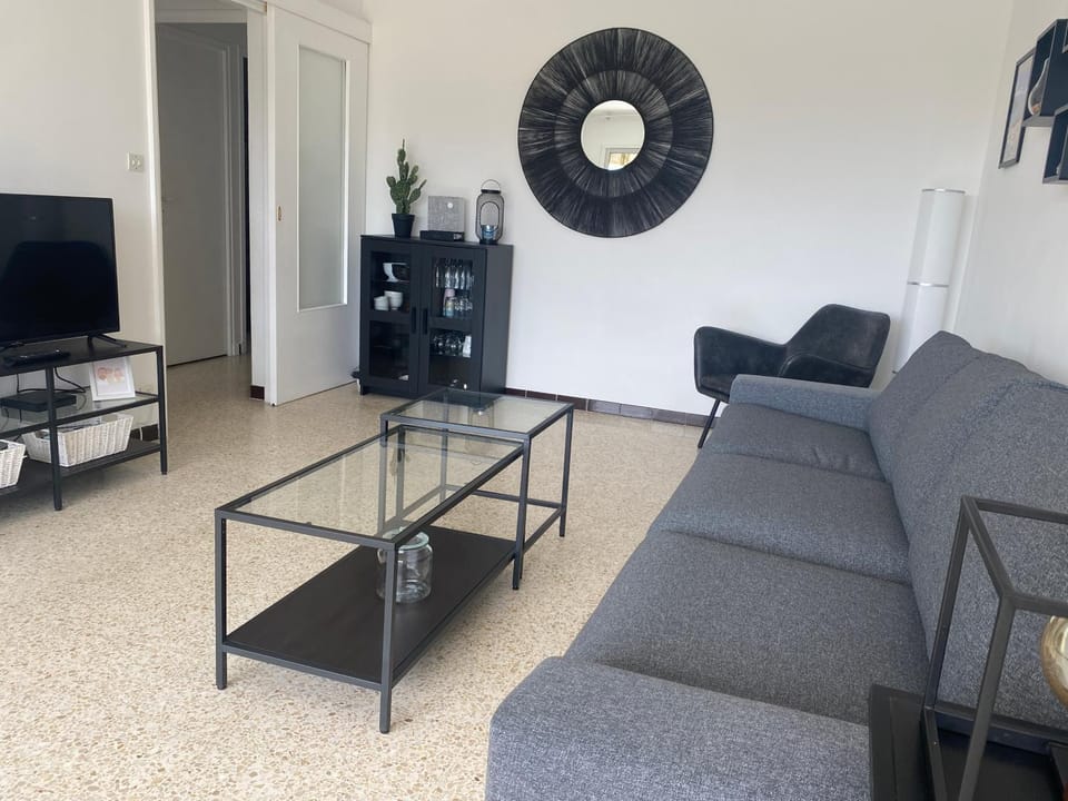 Communal lounge/ TV room, TV and multimedia, Living room, Seating area