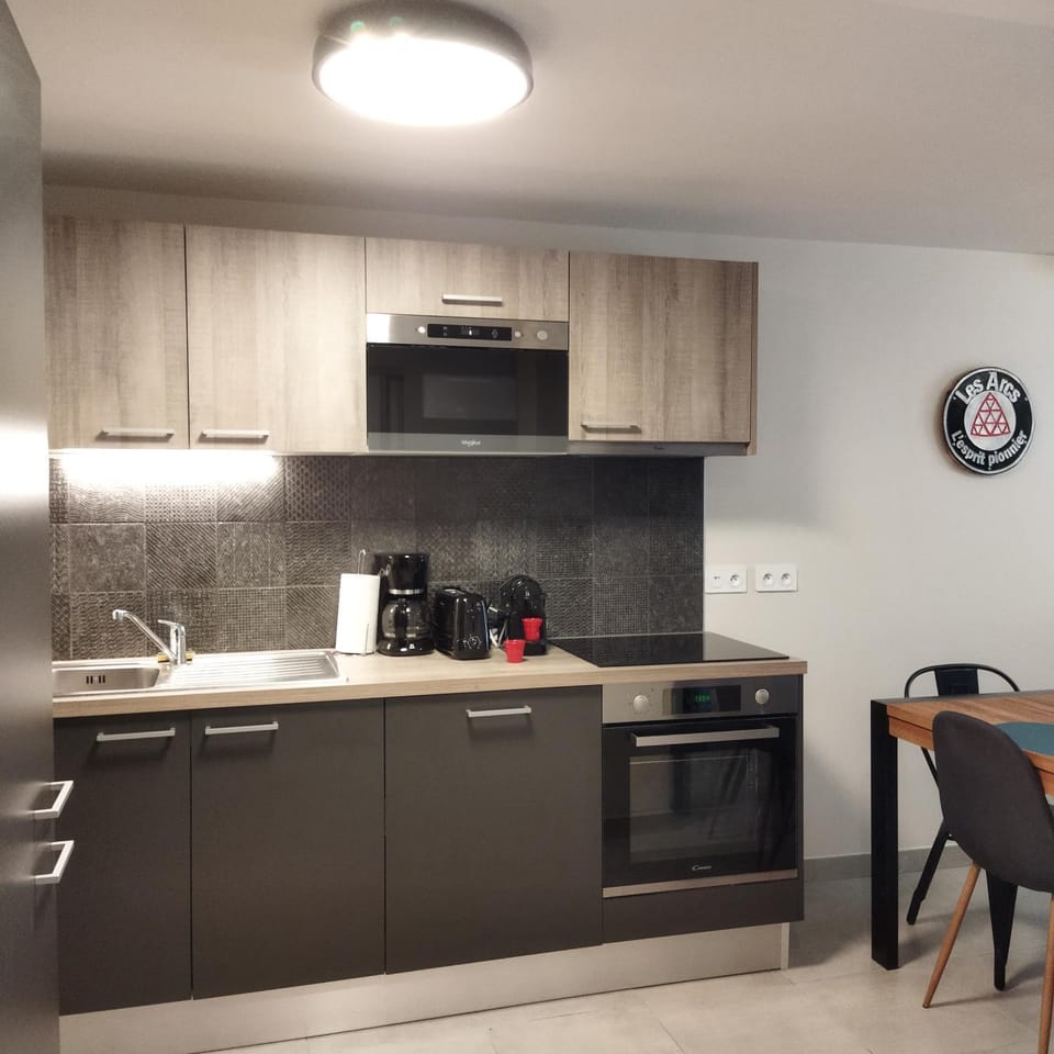 Kitchen or kitchenette