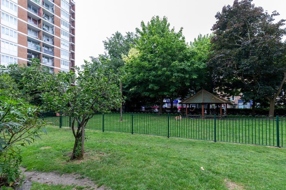 Bright Studio near Borough and The Shard Apartment in London Borough of Southwark