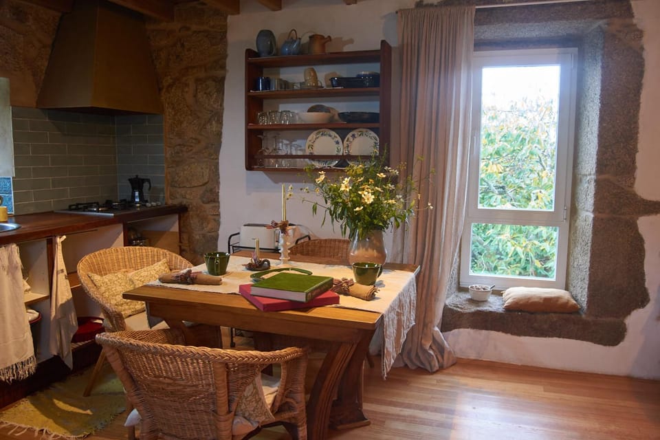Kitchen or kitchenette, Seating area, Dining area