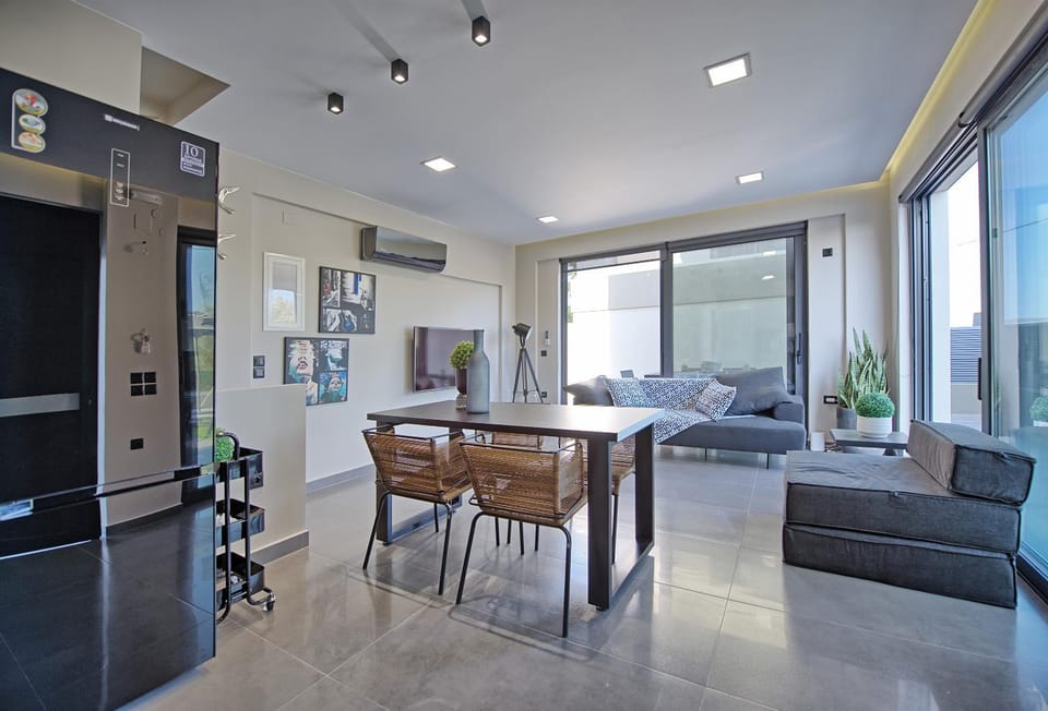 Dining area, Lunch