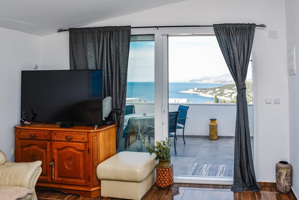 View (from property/room), City view, Sea view