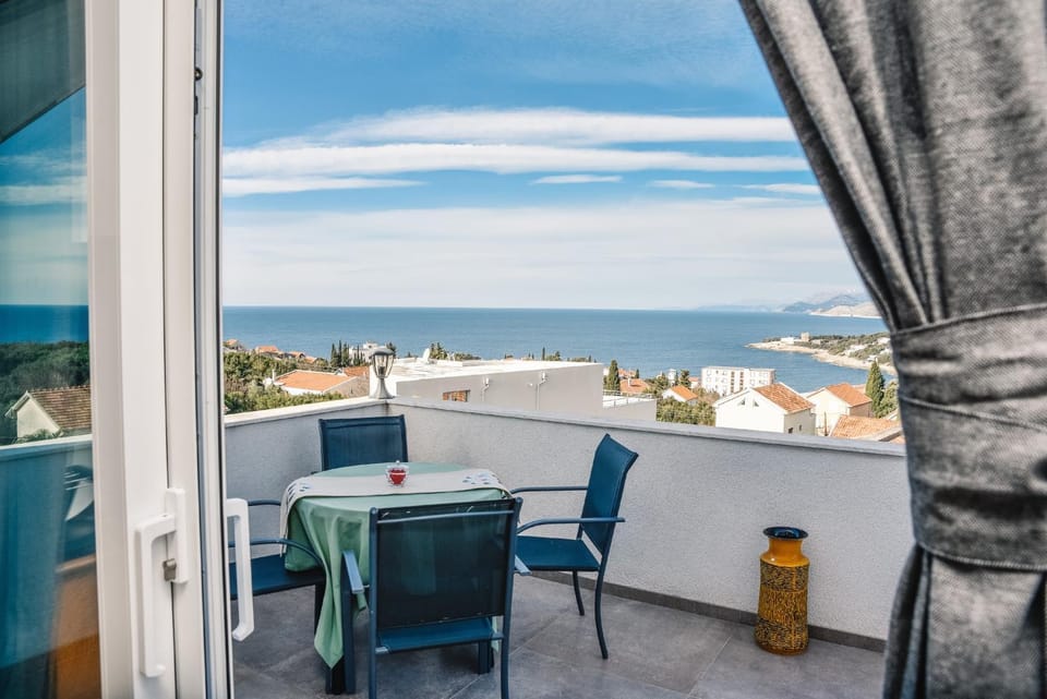 View (from property/room), Balcony/Terrace, Seating area