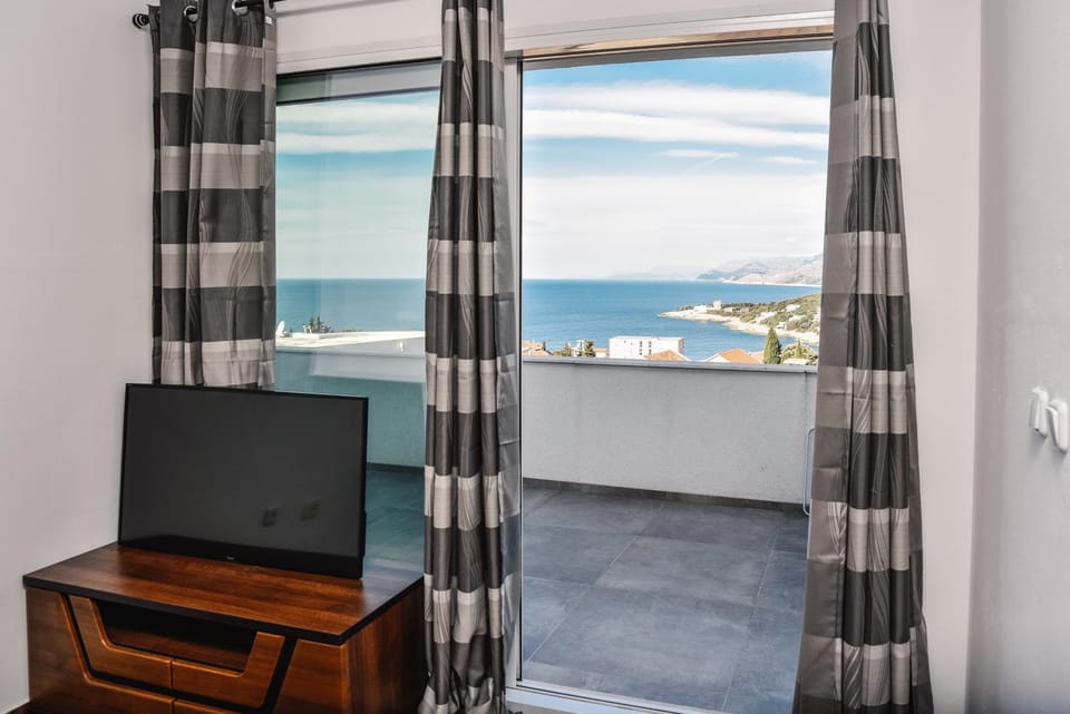 View (from property/room), City view, Sea view