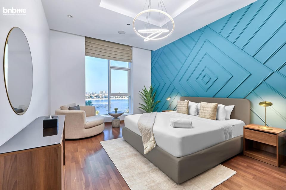 Bed, Photo of the whole room, Seating area, Bedroom