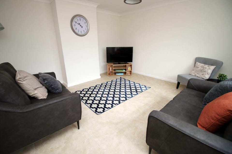 Family Home in the Charming Coastal Town of Barry House in Barry