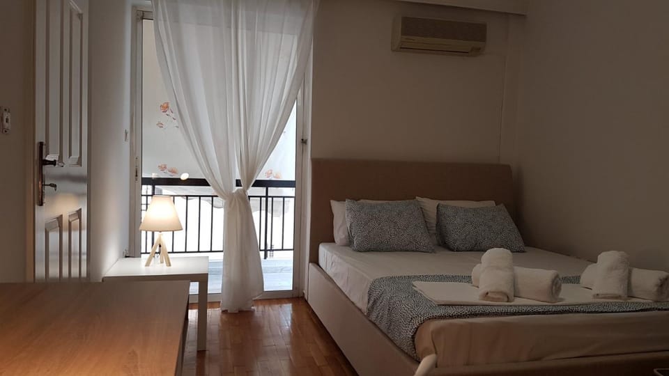 Maisonaitte-Athens Center, 4 BD, 2 BATH Apartment in Athens