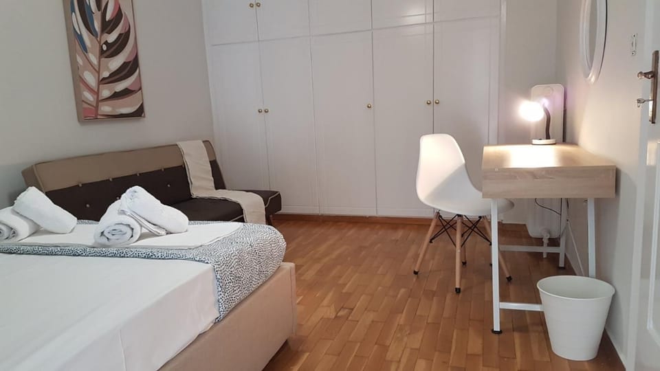 Maisonaitte-Athens Center, 4 BD, 2 BATH Apartment in Athens
