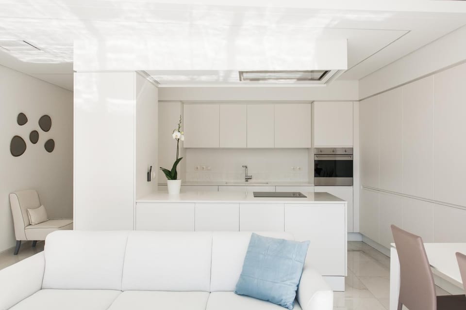 Kitchen or kitchenette, Living room, Seating area, Dining area
