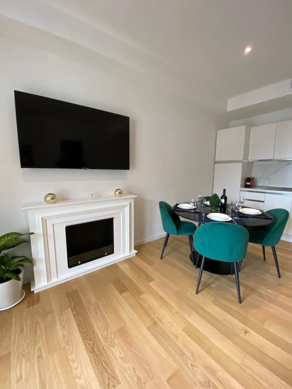 Living room, Dining area