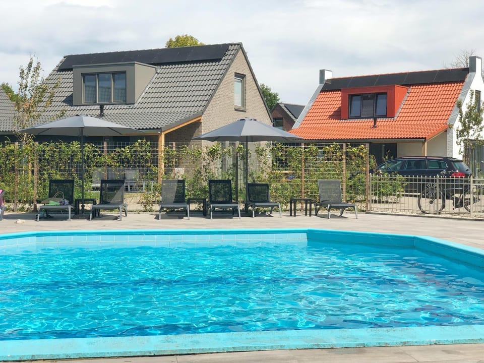 Swimming pool, Swimming pool