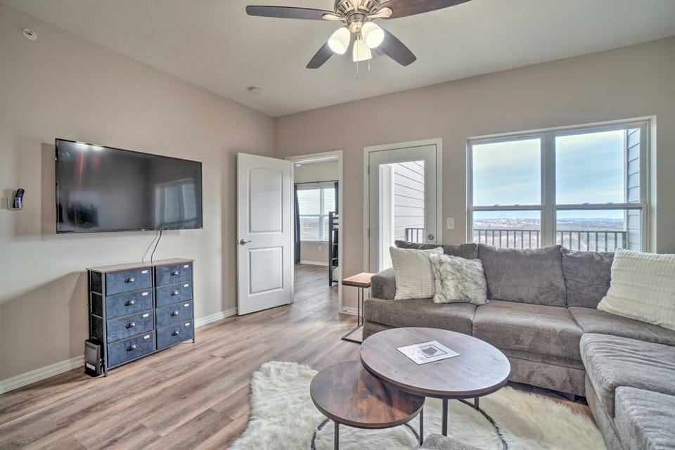 Family-Friendly Branson Condo about 3 Mi to Strip Apartment in Branson