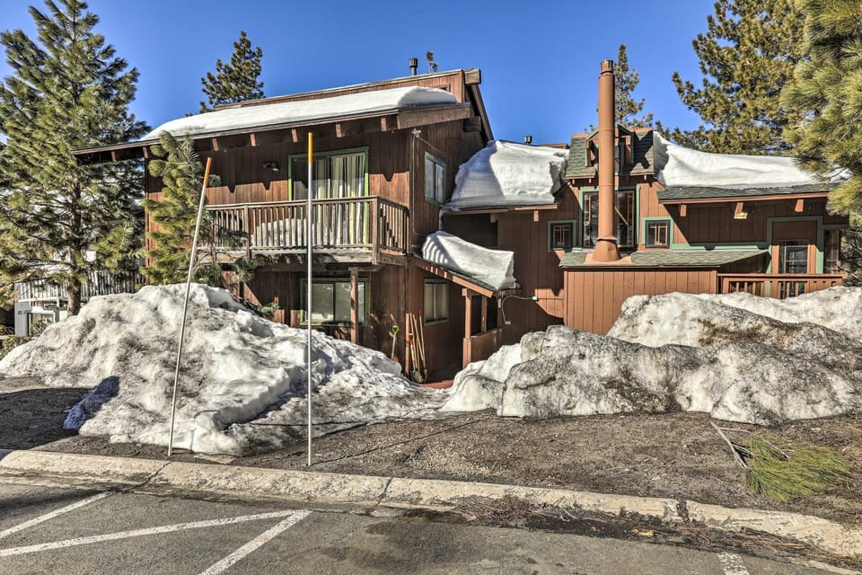 < 1 Mi to Heavenly Lifts: Tahoe Area Townhome! House in Round Hill Village