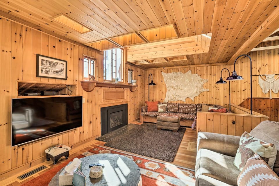 < 1 Mi to Heavenly Lifts: Tahoe Area Townhome! House in Round Hill Village