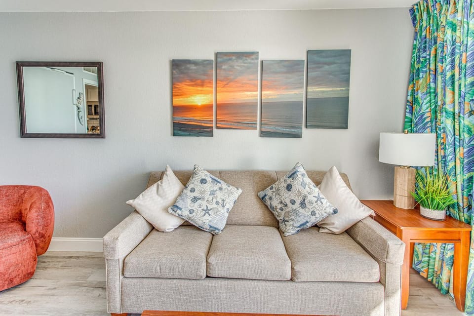Balcony & Beach View! Remodeled N Myrtle Beach Gem House in Atlantic Beach