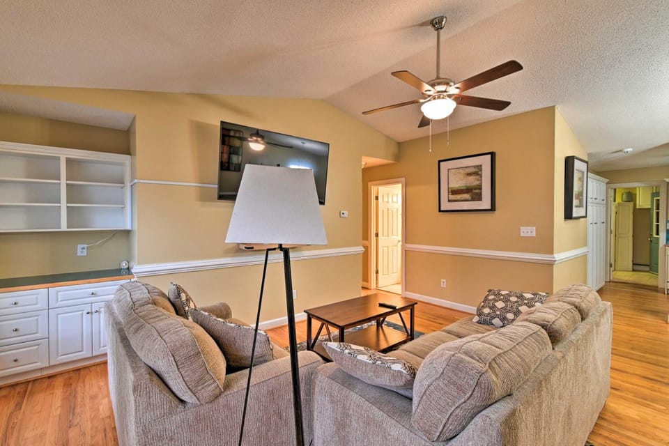 < 1 Mi to Downtown Lillington: Home w/ Deck House in North Carolina