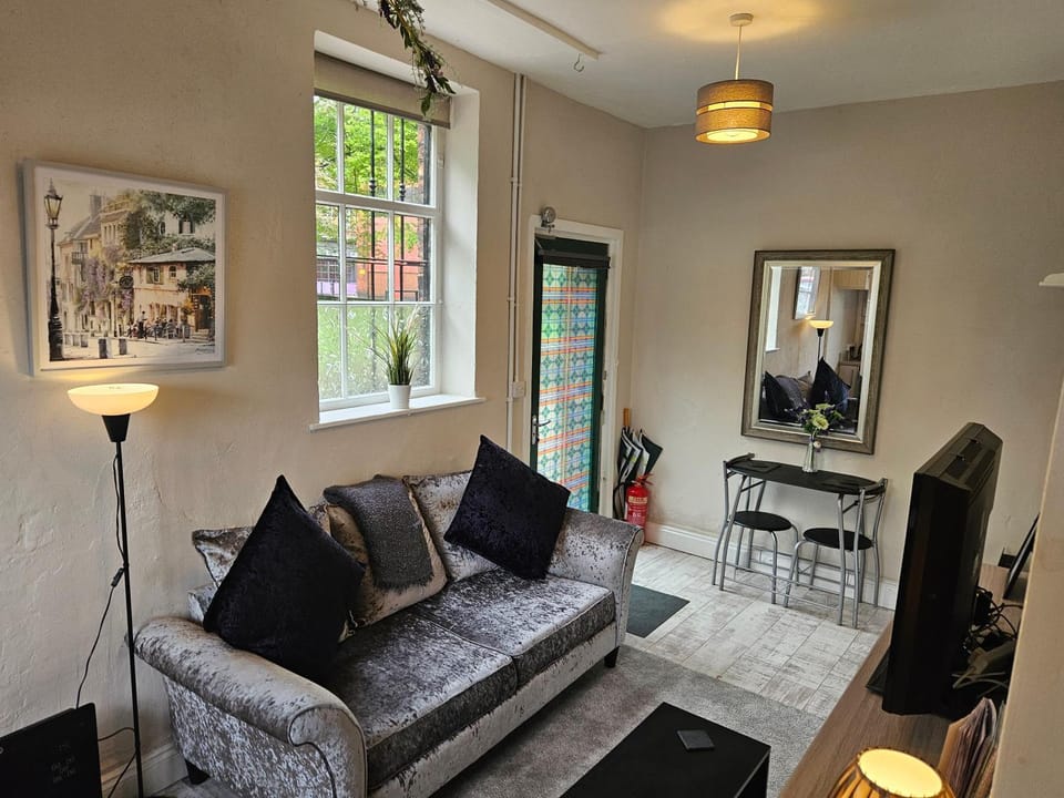 Carlisle Central, Cute Studio Appt, The Cupboard House in Carlisle