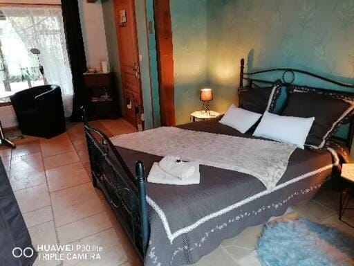 Bed, Photo of the whole room