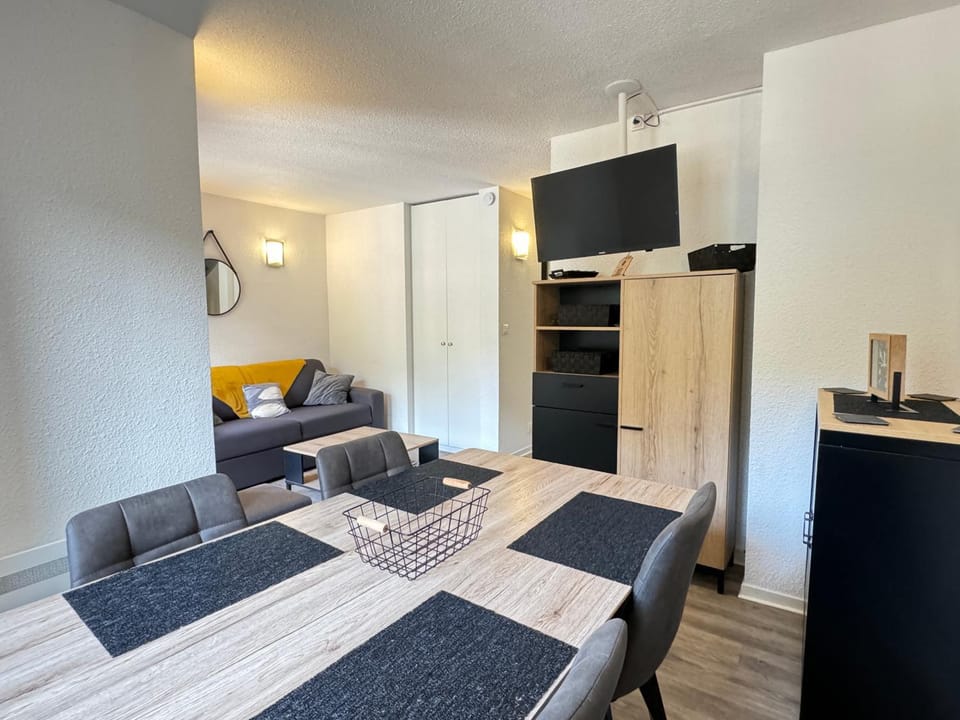 T2 + alcôve. Balcon. Parking couvert. Piscine été. Apartment in Cauterets