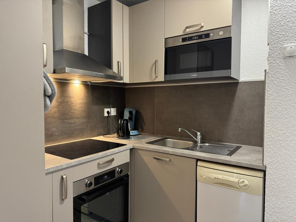 T2 + alcôve. Balcon. Parking couvert. Piscine été. Apartment in Cauterets